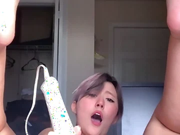 Amateur kermis teen fucks pussy and ass connected with toy