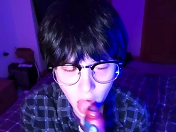 Cute blonde amateur webcam teen masturbating