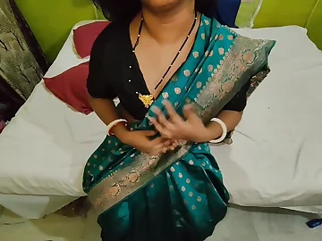 Desi Aunty saves her man from temptation respecting her tight body and tight pussy