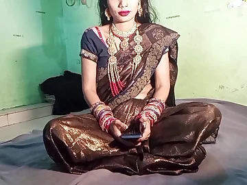 Bhabhi got her pain in the neck hole wet by using a broomstick to satisfy her cravings