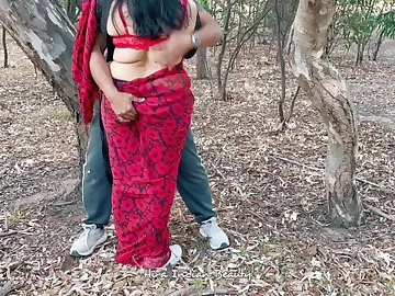 Super-fucking-hot Indian wifey with buddy gets tough fucky-fucky in public & bj's rock hard in saree